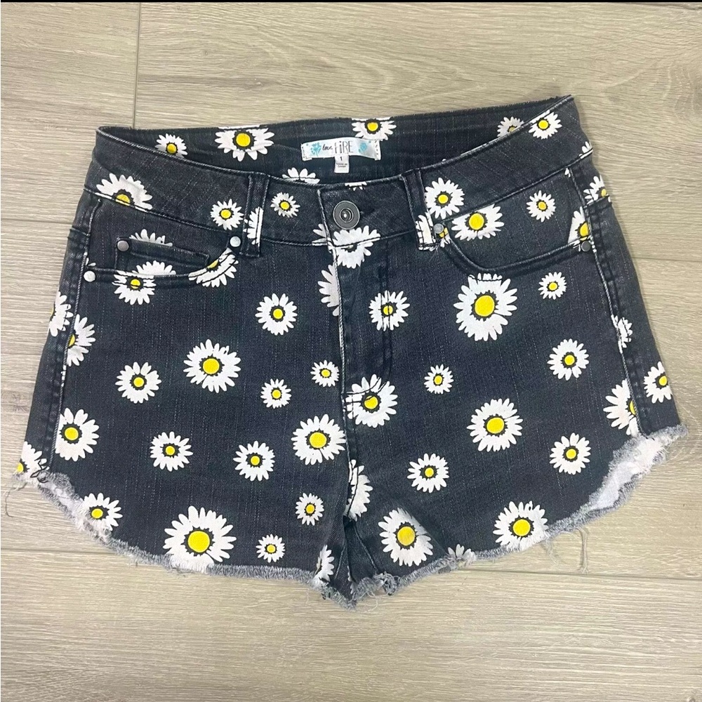 Love Fire Cut Off Jean Shorts Juniors Size 1 Floral Daisy Daisy’s